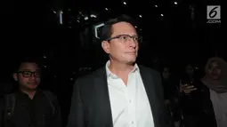 CEO PT Airbus Group Indonesia, Laurent Godin usai menjalani pemeriksaan di Gedung KPK, Jakarta, Jumat (20/4). Laurent diperiksa terkait dugaan suap pengadaan pesawat dan mesin Airbus SAS dan Rolls Royce PT Garuda Indonesia. (Merdeka.com/Dwi Narwoko)