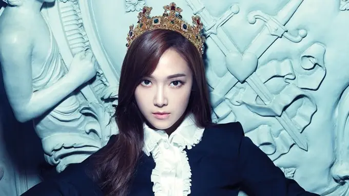Jessica Jung meminta penggemar untuk tak mengikutinya.