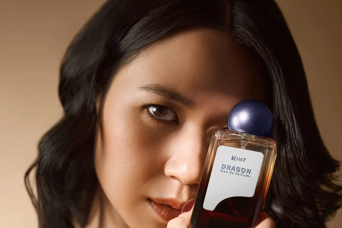 Rahasia Laura Basuki Tampil Menawan di Hari Raya Imlek 2024, Pakai Parfum Aroma Naga yang Memikat
