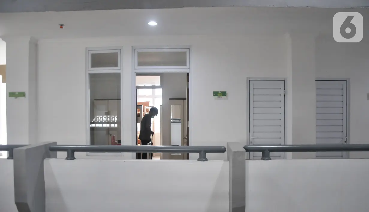 Antara lain 8 KPM disabilitas, 5 KPM lanjut usia, dan 63 KPM dari kelompok rentan (kolong jembatan/rumah kardus, gelandangan emperan toko, manusia gerobak, bantaran sungai, pemukiman kumuh, manusi silver, korban KDRT, korban perdagangan orang, pengamen). (merdeka.com/Iqbal S Nugroho)