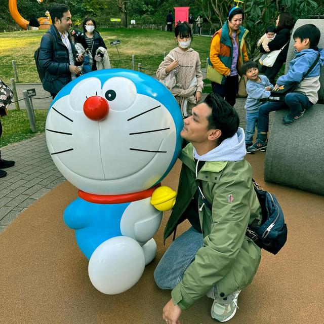 7 Potret Isyana Sarasvati dan Afgan di Jepang, Seru Main Bareng Doraemon