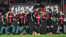 Gol bunuh diri Gianluca Mancini pada menit ke-82 dan aksi Josip Stanisic pada masa tambahan waktu (90+7) membuat skor berubah menjadi imbang 2-2. (Kirill KUDRYAVTSEV/AFP)