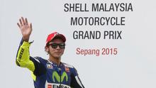 Pebalap Movistar Yamaha, Valentino Rossi, menuding Marc Marquez menyimpan dendam kepadanya. (REUTERS/Olivia Harris)