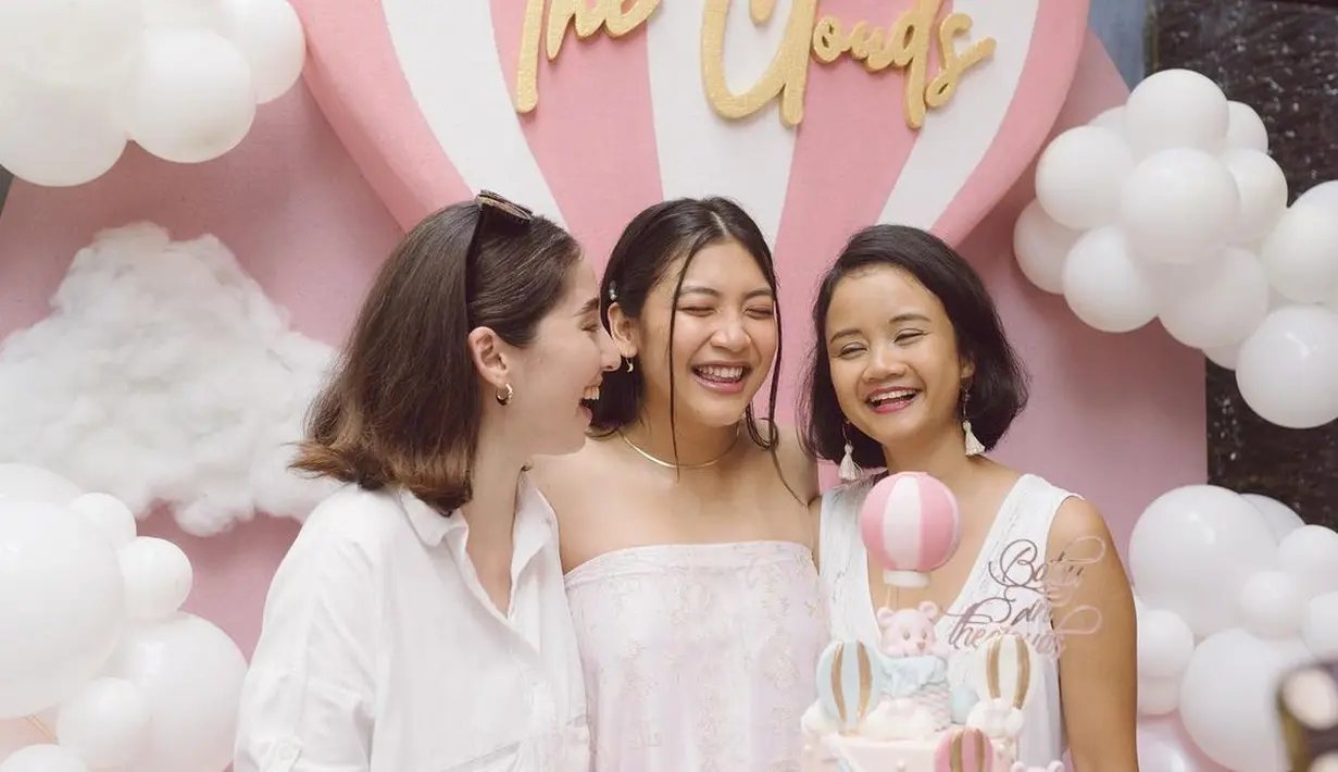 Canti pun terlihat sangat bahagia di acara tersebut. [instagram/cantitachril]