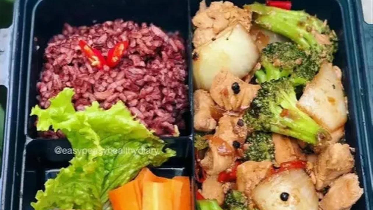 3. Brokoli Ayam Lada Hitam<br>