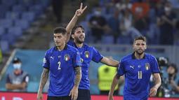 Cetak dua gol. Lewat dua golnya, Manuel Locatelli menyamai pencapaian Mario Balotelli sebagai pemain Italia yang mampu mencetak dua gol dalam satu pertandingan di ajang Euro. Balotelli melakukannya saat melawan Jerman di semifinal Euro 2012. (Foto: AP/Pool/Ettore Ferrari)