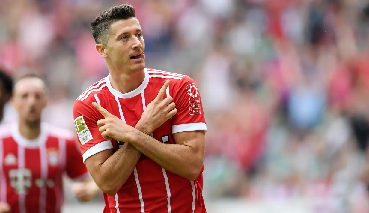 3. Robert Lewandowski (Bayern Munchen) – Pemain bernomor punggung sembilan ini bisa dibilang adalah striker terbaik di Bundesliga. Meskipun produktif dalam mencetak gol, nilainya kemungkinan akan tetap 90 di FIFA 20. (AFP/Patrik Stollarz)