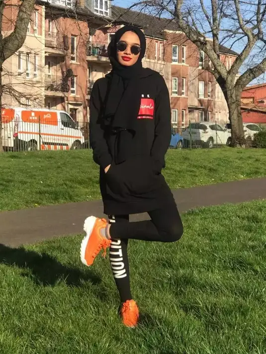 <p>Karakter Rimbi digambarkan sebagai gadis kecil dengan skill gerakan capuera yang luar biasa. Saat itu, rambut kriwilnya dibiarkan tergerai. 15 tahun kemudian, Alhan tumbuh dewasa dan cantik. [Instagram/alhanelhaan]</p>