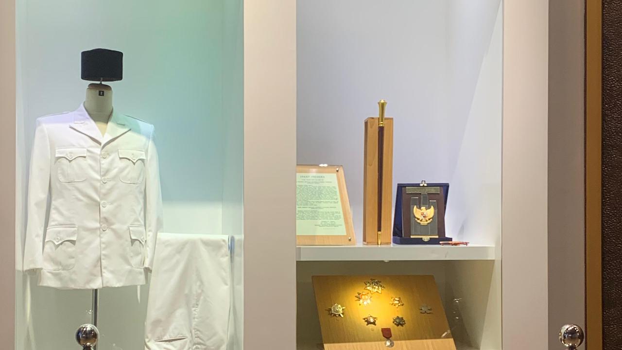 Tak Banyak yang Tahu, Peci Hitam Sukarno Tersimpan Rapih di Museum Ini