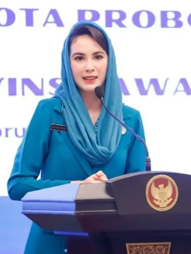 Arumi Bachsin cantik dengan kerudung (Instagram/arumibachsin_94)