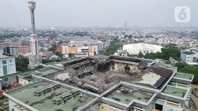 Kondisi Kubah Masjid Raya Jakarta Islamic Center yang Ambruk karena Kebakaran