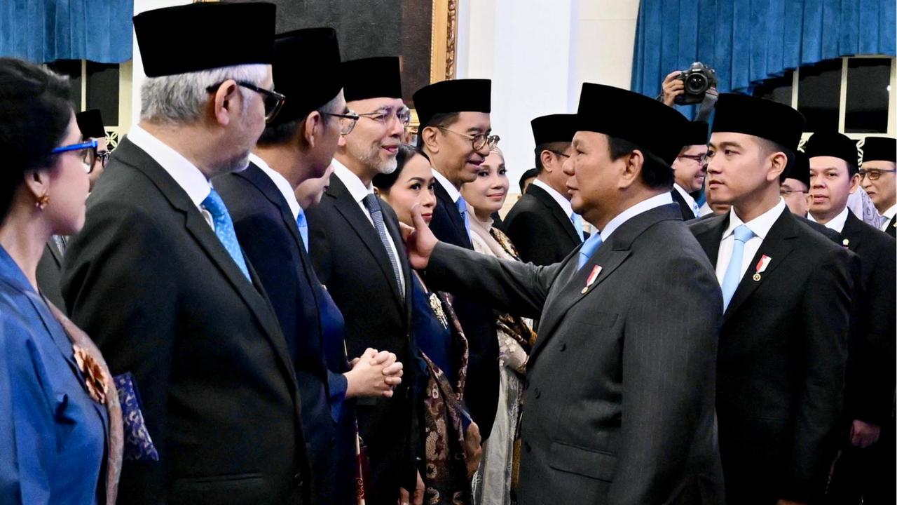 VIDEO: Prabowo Anugerahi Dua Jenderal Senior Darah Kopassus TNI AD Tanda Kehormatan, Ini Sosoknya