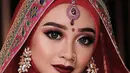Dulu sebelum menikah, Ega D'Academy menjalani prewedding dengan Rafly. Tak tanggung-tanggung, ia memilih tema ala India. Makeup dan busana yang ia kenakan pun tampak begitu serasi, bak wanita India sungguhan. (Liputan6.com/IG/eganoviantika_98)