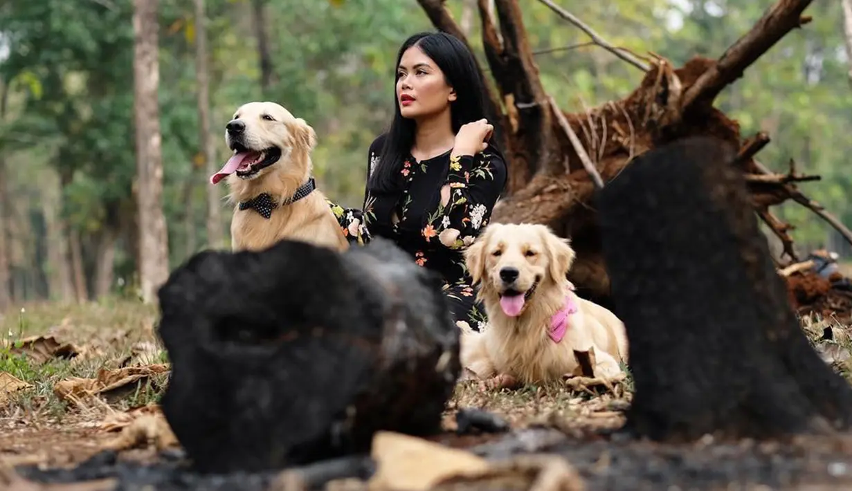 Melalui akun Instagramnya, Resyana Hikmayudi juga terlihat sering mengajak kedua binatang perliharaannya ini untuk melakukan photoshoot. (Liputan6.com/IG/@resyanahikmayudi)