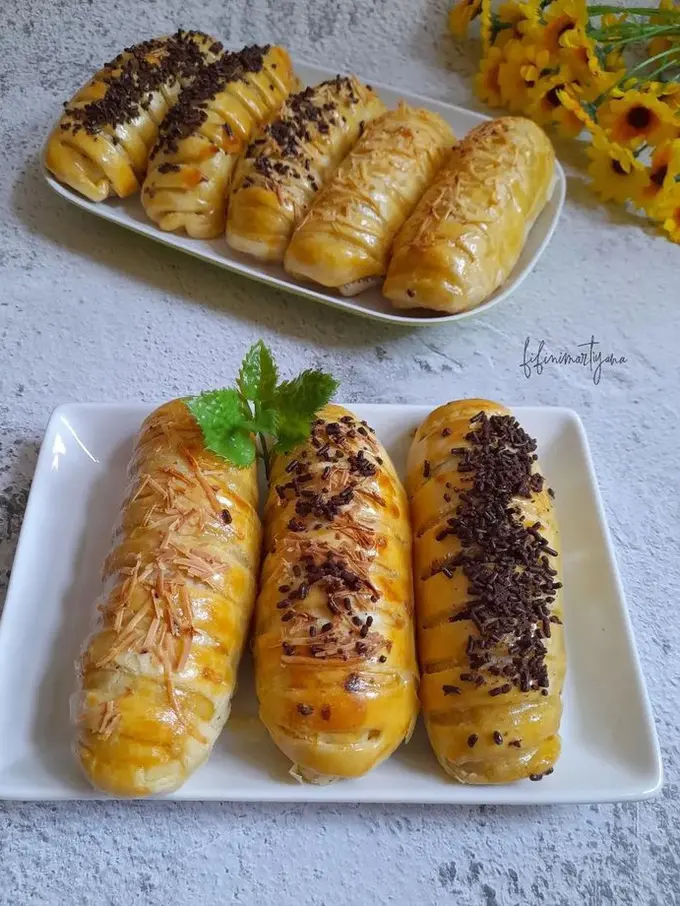 Roti pisang coklat keju (Sumber: resepmamiku.com)