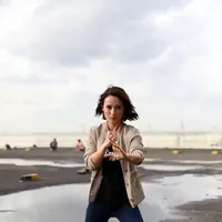 Dalam film Headshot, Julie Estelle berperan sebagai Rika. Seorang petarung, pembunuh yang dididik sejak masih kecil. Demi peran dalam filmnya ini, ia belajar dengan aktor laga, Iko Uwais. (Nurwahyunan/Bintang.com)