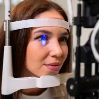 Melakukan pemeriksaan mata secara rutin dan berkala. (Foto: Freepik)