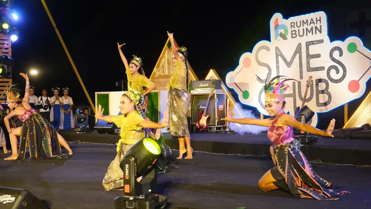 Menteri BUMN Erick Thohir menggelar festival budaya di Rumah BUMN SME’s HUB pada Jumat (12/5/2023). Festival ini dapat didatangi masyarakat umum di Waterfront Labuan Bajo. (Dok PLN)