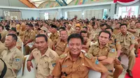 Ribuan kepala desa se-Sumsel menghadiri  Rapat Kerja Percepatan Penyaluran dan Pengelolaan Dana Desa Tahun 2020 di Dining Hall, Komplek Jakabaring Sport City (JSC) Palembang, Jumat (28/2/2020) (Liputan6.com / Nefri Inge)
