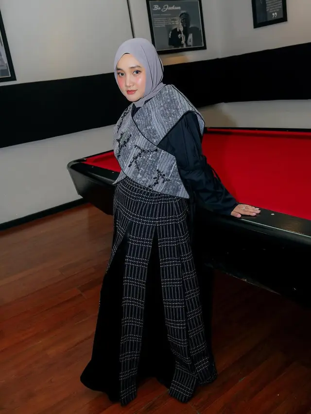 6 Model Gamis Kekinian ala Fatin Shidqia, Stylish untuk Tubuh Mungil