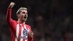 Penyerang Atletico Madrid #07 Antoine Griezmann berselebrasi setelah mencetak gol kedua timnya ke gawang Villarreal dalam lanjutan LaLiga Spanyol 2023/2024 di Stadion Civitas Metropolitano, Senin (13/11/2023) dinihari WIB. (Thomas COEX / AFP)