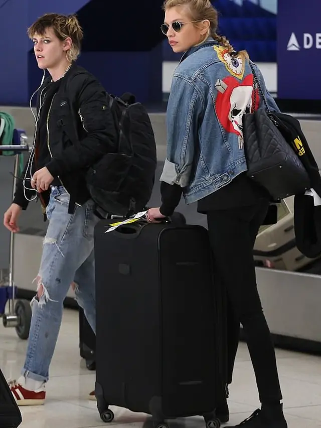 [Bintang] Kristen Stewart - Stella Maxwell