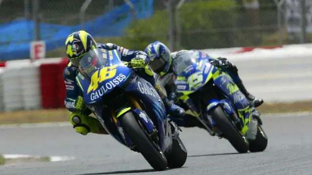 Valentino Rossi, Sete Gibernau, MotoGP Catalunya 2004