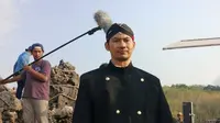 Donny Alamsyah saat syuting film Syirik produksi Ganesa Film di desa Turunan Girisuko, Gunung Kidul Yogyakarta Minggu (5/11/2023).