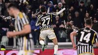 Selebrasi bek Juventus, Andrea Cambiaso setelah mencetak gol kedua timnya ke gawang Salernitana pada laga babak 16 besar Coppa Italia 2023/2024 di Juventus Stadium, Turin, Jumat (5/1/2024) dini hari WIB. (dpa via AP Photo/Marco Alpozzi)