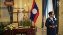 Menteri Luar Negeri Retno Marsudi menunggu kedatangan Menlu Laos, Saleumxay Kommasith di Jakarta, Kamis (27/7). Kedua menlu akan melakukan pertemuan bilateral dalam kerangka JCBC atau komisi bersama untuk kerjasama bilateral. (Liputan6.com/Faizal Fanani)