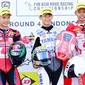 Selebrasi para pembalap kelas SS600 di podium, juara diraih pembalap Yamaha Gen Blu Racing Team, Soichiro Minamimoto (tengah), peringkat kedua pembalap Thailand, Nakarin Atiratphuvapat (kiri/Honda Racing Thailand) dan peringkat ketiga, Mohammad Adenanta Putra (AHRT) usai balapan race kedua kelas SS600 pada seri keempat Asia Road Racing Championship (ARRC) Mandalika 2023 di Sirkuit Mandalika, Lombok, Minggu (13/8/2023). (Dok. AHRT)