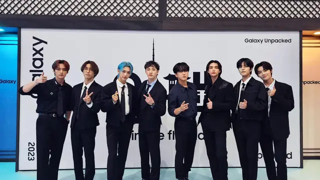 Stray Kids dalam acara Galaxy Unpacked 2023.