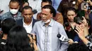 Tenaga Ahli PD Pasar Jaya, Rosario de Marshall alias Hercules (tengah) berjalan meninggalkan Gedung Merah Putih Komisi Pemberantasan Korupsi (KPK) usai menjalani pemeriksaan, Jakarta, Kamis (19/1/2023). Rosario de Marshall alias Hercules memenuhi panggilan KPK sebagai saksi di kasus suap penanganan perkara di Mahkamah Agung (MA). (Liputan6.com/Helmi Fithriansyah)