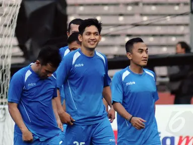 Beberapa selebritis masuk dalam skuad Indonesia All Star yang dipersiapkan melawan Park Ji Sung & Friends di stadion GBK Jakarta, (1/6/2014). (Liputan6.com/Helmi Fithriansyah)