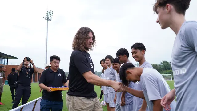 Legenda Barcelona dan Timnas Spanyol, Carles Puyol, mengunjungi Bali.