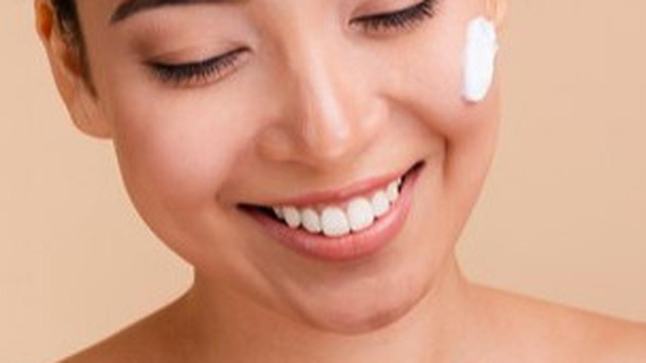 5. Sunscreen:<br>Selalu gunakan tabir surya dengan kandungan yang sesuai untuk melindungi kulit dari sinar matahari.