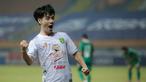 Taisei Marukawa merupakan pemain Persebaya yang terpilih menjadi starting terbaik pekan kelima dan keenam di BRI Liga 1 2021/2022. Ia tercatat telah mencetak 4 gol dari lima penampilannya. Pemain asal jepang tersebut juga sukses melakukan 6 tekel dan 5 intersep. (Bola.com/Bagasakara Lazuardi)