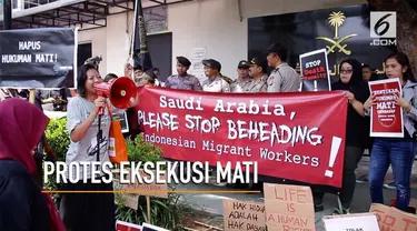 Sejumlah aktivis melakukan aksi demonstrasi di depan Kedutaan Besar Arab Saudi.