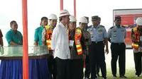 Presiden Jokowi saat meninjau pembangunan Bandara Jenderal Besar Soedirman, di Kabupaten Purbalingga, Jawa Tengah (Dok Foto: Setkab.go.id)