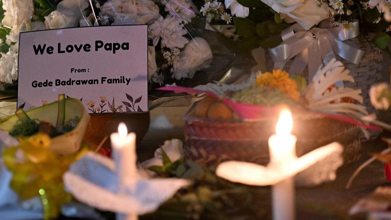 FOTO: Peringatan  23 Tahun Bom Bali, Doa dan Bunga untuk Korban