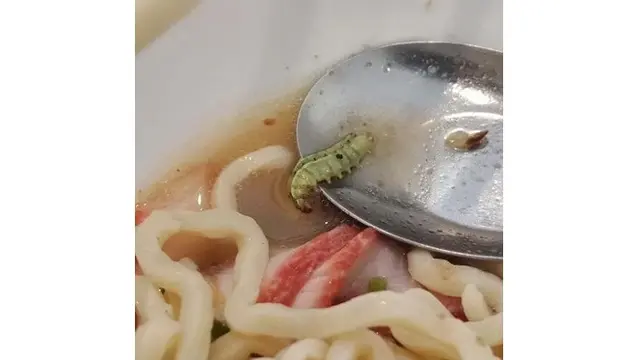 5 Foto Makanan Tercampur Sesuatu Ini Bikin Enggak Nafsu Makan