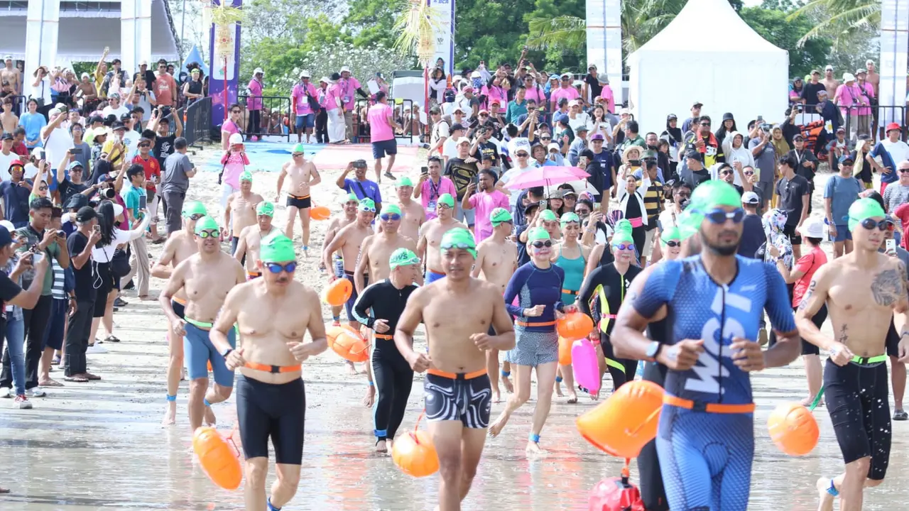 Keseruan Festival Open Water Swimming Indonesia 2024
