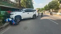 Sebuah mobil Pajero sport warna putih bernopol S 717 MJ menabrak dump truk dan enam sepeda motor di jalan Pakah - Soko, tepatnya di Desa Rengel, Kecamatan Rengel, Kabupaten Tuban, Jawa Timur, Sabtu (17/4/2021) pukul 12.30 WIB.