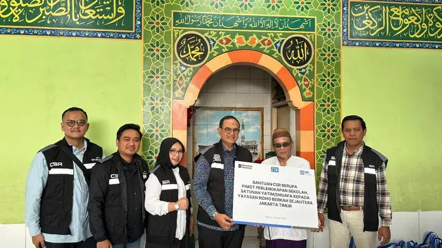 BRI Insurance menyalurkan bantuan peralatan sekolah dan biaya operasional ke dua yayasan di Jakarta Timur dan Jakarta Utara. (Dok BRINS)