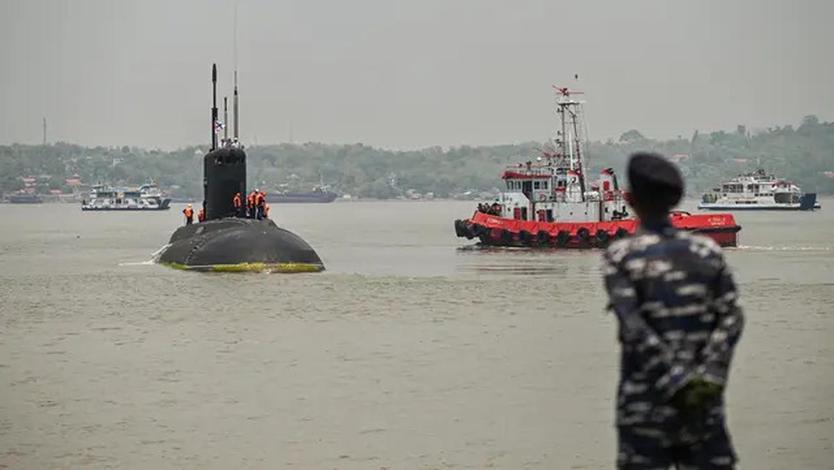 Ikut Latihan Gabungan, Kapal Selam Rusia Berlabuh di Surabaya