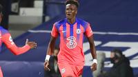 Ekspresi pemain Chelsea, Tammy Abraham, setelah mencetak gol kontra West Bromwich Albion di The Hawthorns, Sabtu (26/9/2020). (Catherine Ivill/Pool via AP)