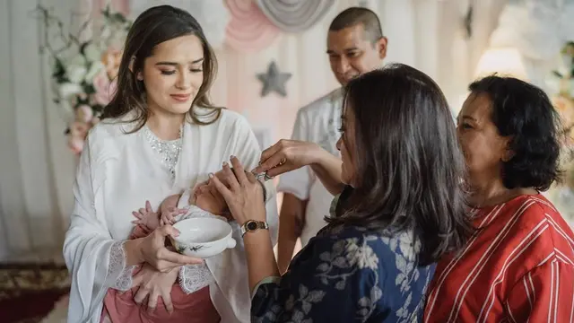 Momen Akikah Anak Kedua Yasmine Wildblood (sumber: instagram/yaswildblood)