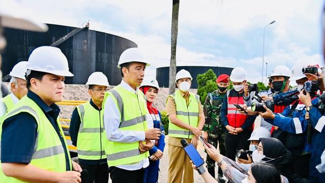 Presiden Joko Widodo (Jokowi) mengunjungi Wilayah Kerja minyak dan gas bumi (migas) Rokan, Riau, yang dikelola oleh Pertamina Hulu Rokan, Kamis (5/1/2023). Blok migas ini salah satu penyumbang produksi minyak terbesar. (Dok Pertamina)