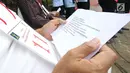 Peserta bersiap mengikuti lomba membaca naskah Proklamasi Kemerdekaan Republik Indonesia saat mengikuti lomba di Kementerian Hukum dan HAM, Jakarta, Senin (14/8). (Liputan6.com/Helmi Afandi)