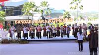 Presiden Joko widodo (Jokowi) telah meresmikan Bandara Komodo di Labuan Bajo, Nusa Tenggara Timur (NTT). Peresmian ini merupakan seremoni usai perluasan bandara yang dilakukan di bandara tersebut.